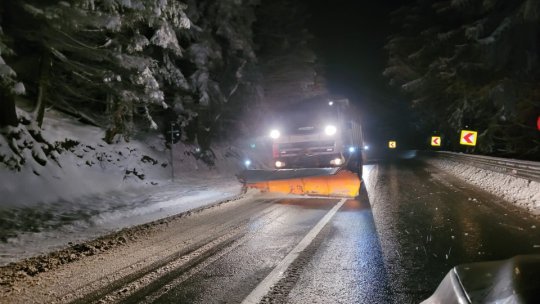 Se circulă în condiții de iarnă pe drumurile naționale din centrul țării