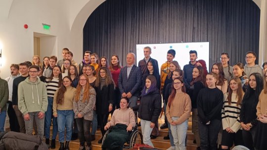 Zeci de studenți ai Universității Transilvania, recompensați cu un laptop gratuit