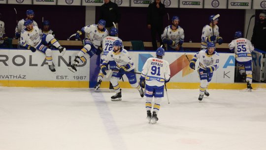 Hochei. Corona Brașov, două meciuri cu Fenestela