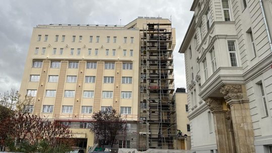 Nou termen de finalizare a lucrărilor de modernizare la corpul cu 8 nivele al Maternității Brașov