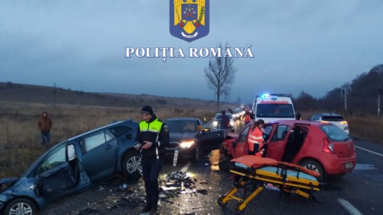 Accident cu 6 mașini implicate și două victime, pe DN1, la Perșani
