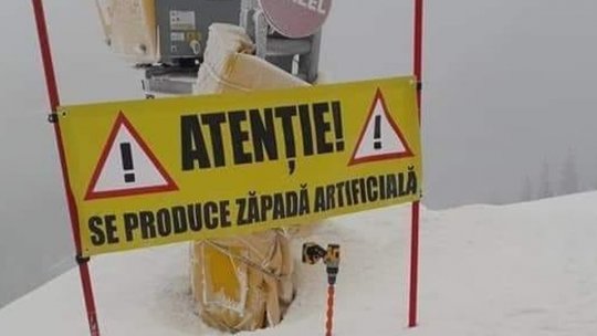 În Poiana Brașov se produce zăpadă artificială. Schiați cu atenție!
