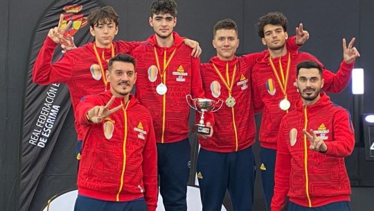 Echipa masculină de sabie juniori a României, pregătită de un brașovean, a cucerit medalia de argint la Cupa Mondială