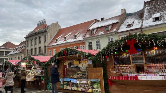 Atmosfera de sărbătoare din centrul Brașovului a adus mii de turiști curioși și zeci de târgoveți fericiți