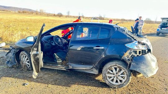 Autoturism răsturnat între Vlădeni și Dumbrăvița. Intervine elicopterul SMURD