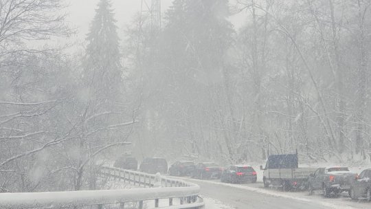 Poliţiştii rutieri sunt prezenţi în staţiunile montane pentru fluidizarea traficului