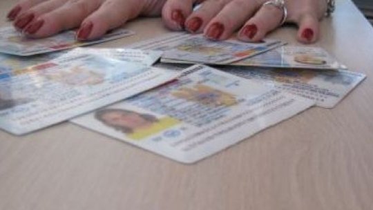 Cărţile electronice de identitate vor fi eliberate gratuit, în următorii cinci ani