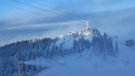 Se produce zăpadă artificială în Poiana Brașov. Starea pârtiilor