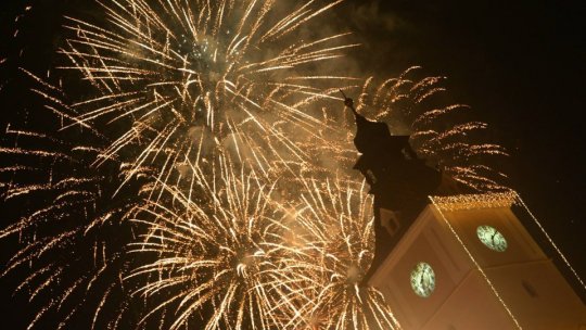 Foc de artificii spectaculos în Piața Sfatului, de Revelion