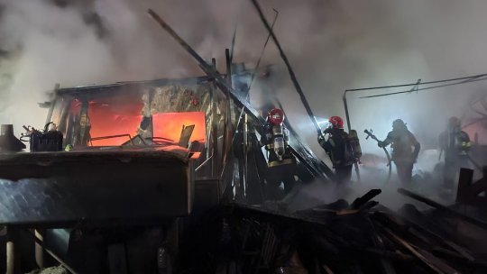 Incendiu la o casă și o anexă gospodărească din municipiul Brașov