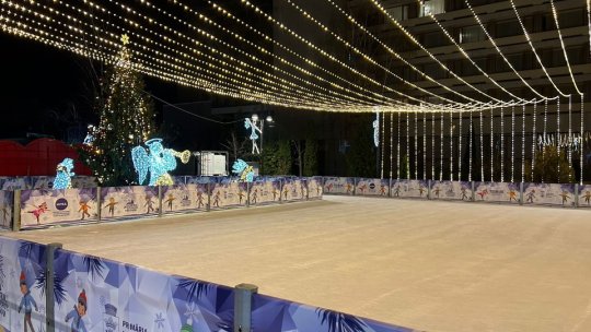 VIDEO A fost deschis, oficial, patinoarul din Piața Sfântul Ioan
