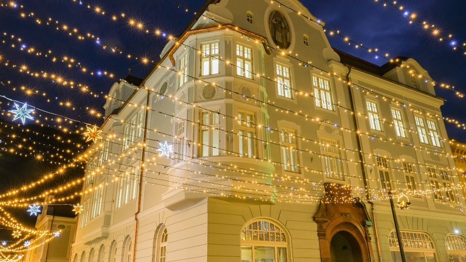 Banca de Cultură Apollonia, cu lacătul pe ușă