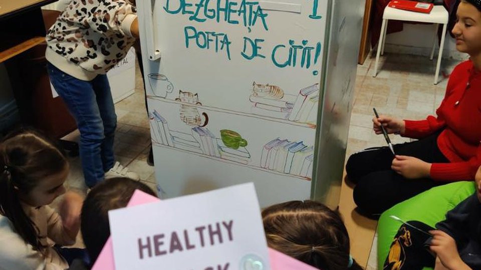 Frigidere transformate în biblioteci, la Râșnov