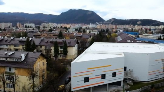 Soluție temporară pentru elevii Școlii Gimnaziale Nr. 2 " construcție tip balon până la finalizarea unei noi săli de sport