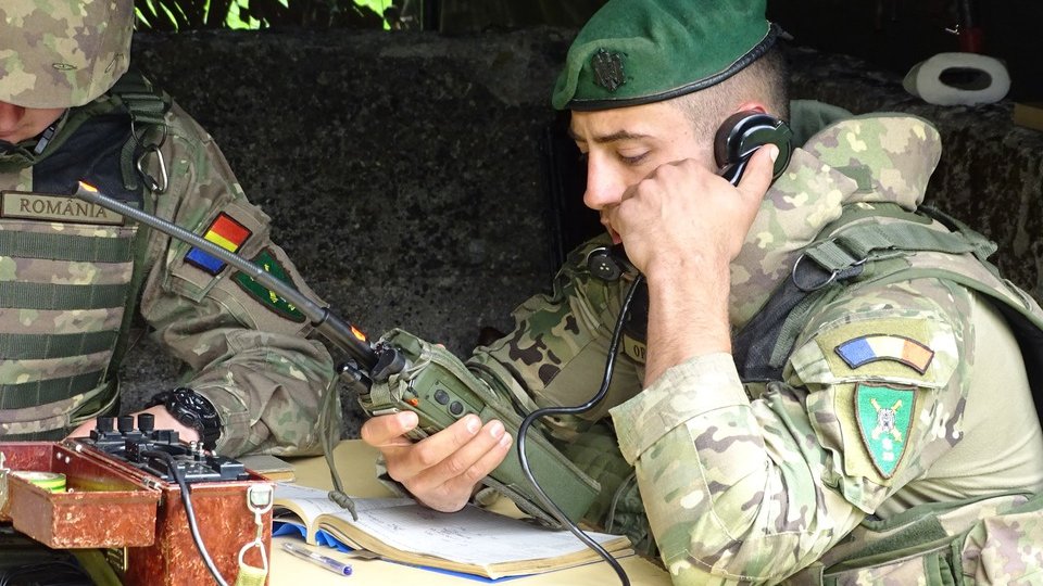 Admiterea la școlile militare postliceale, doar pe baza mediei de la Bac