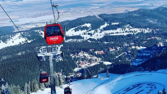 Vantul bate din ce în ce mai tare în Poiana Brașov iar telecabina Capra Neagra a fost oprită !