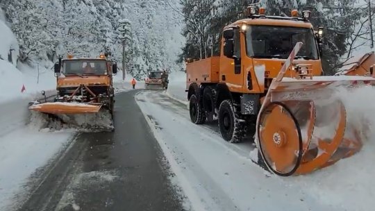 Drumarii încearcă să mențină Transfăgărășanul practicabil
