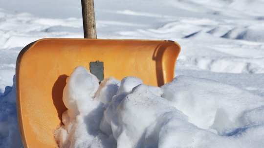 Amenzi usturătoare pentru brașovenii care nu curăță zăpada din fața caselor