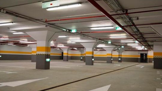 Dezvoltatorii imobiliari nu mai trebuie să asigure minim două locuri de parcare pentru fiecare apartament dat în folosință