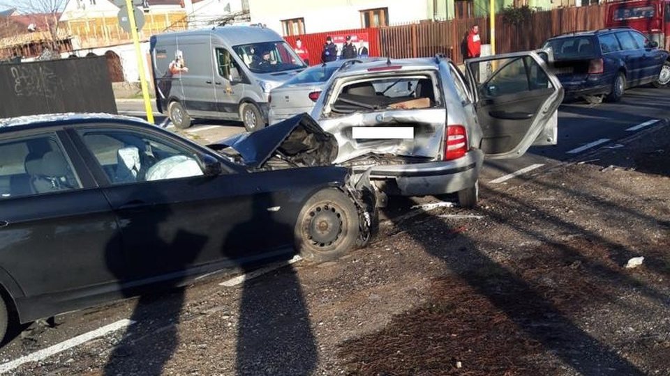 Accident, în această dimineață, pe strada Crinului