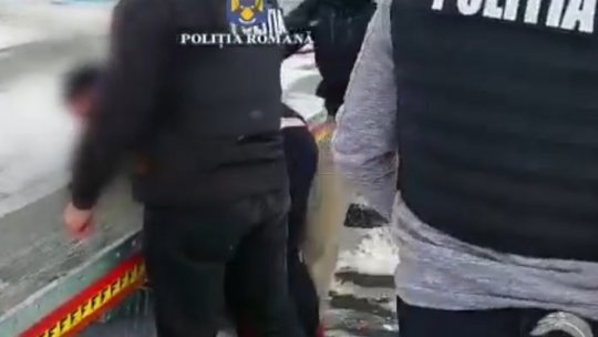 Percheziții la persoane bănuite de uciderea animalelor fără drept, luare de mită sau spălarea banilor