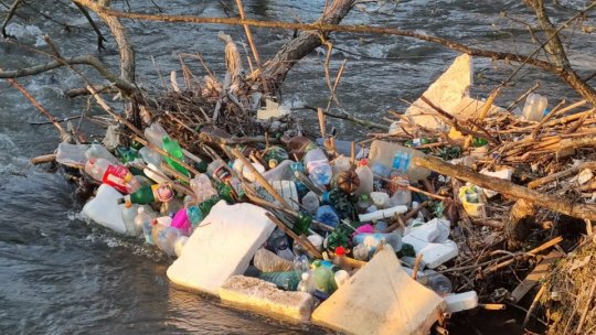 Elevi și cadre didactice vor lua parte la o amplă campanie de igienizare a cursurilor de apă din județ