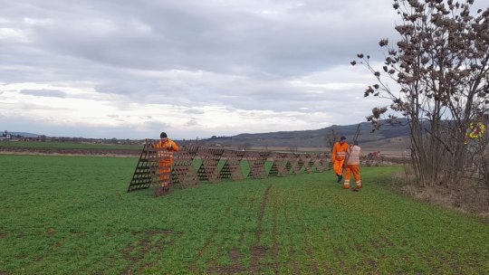 Drumarii adună, zilele acestea, panourile parazăpezi de pe șoselele din centrul țării