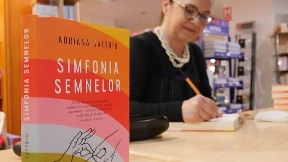 Despre "Simfonia Semnelor", cu autoarea Adriana Săftoiu, la Radio România Brașov FM
