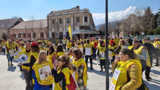 Joi, sindicaliștii din învățământ pichetează Prefectura Brașov
