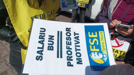 UPDATE. Angajații din educație au pichetat, astăzi, sediul Prefecturii