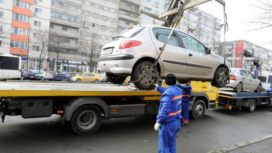 Din mai ar putea reîncepe ridicarea mașinilor parcate neregulamentar în oraș