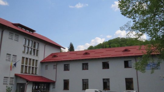 Seniorii vor primi tichetele sociale pe hârtie. Cardurile anunțate nu pot fi încă emise