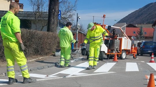 A început partea de refacere a marcajelor rutiere din oraș