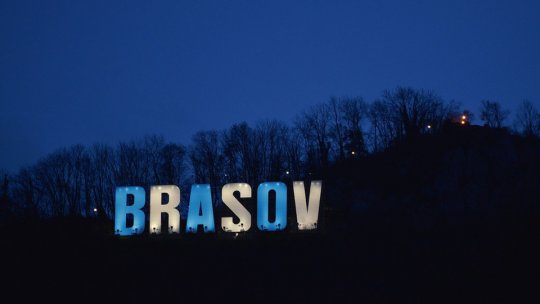 Literele de pe Tâmpa, iluminate în culorile drapelului național al Greciei