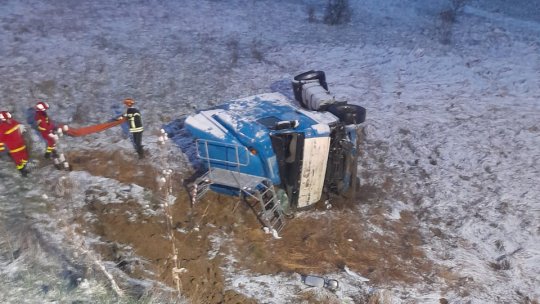 Accident rutier la Perșani " cap de TIR răsturnat