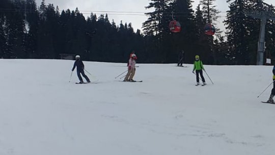 Se mai poate schia pe pârtiile din partea superioară a Masivului Postăvaru