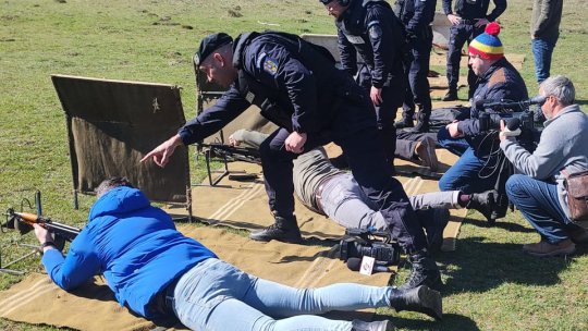 De Ziua Jandarmeriei, jurnaliștii brașoveni s-au întrecut, astăzi, la Cupa presei la Tir