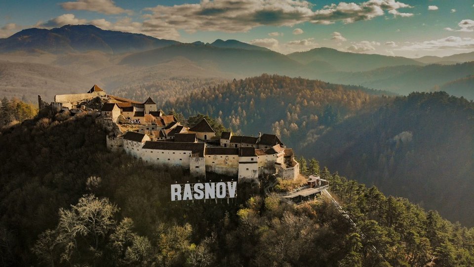 Cetatea Râșnov devine primul obiectiv din România acceptat în Rețeaua Europeană Forte Cultura