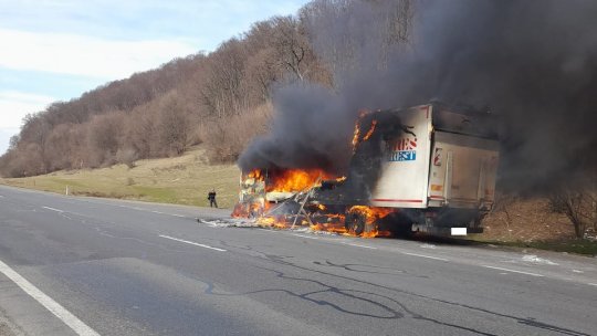 Incendiu la un TIR pe DN1, între Codlea și Perșani
