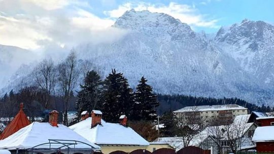Riscul de avalanșă a fost redus la 3 în munții Făgăraș și Bucegi