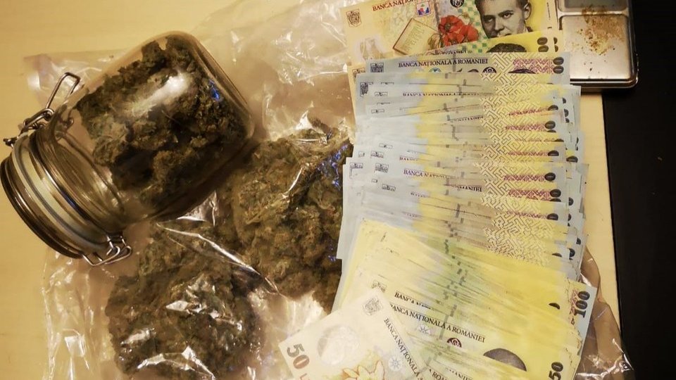 Poliţiştii antidrog au reuşit să anihileze o amplă reţea de consumatori şi traficanţi de droguri