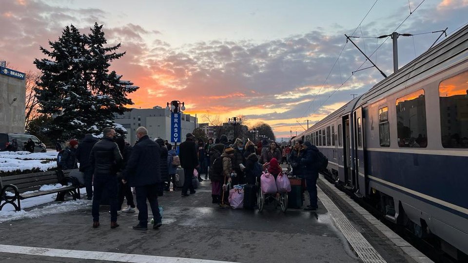 Refugiații ucraineni vor mai primi bani de la statul român doar dacă lucrează, iar copiii merg la școală