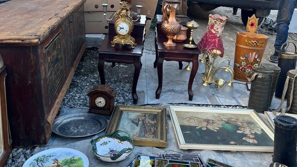 Târg de vechituri, transformat în centru comercial