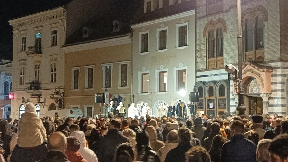 Hristos a înviat! Mii de credincioși brașoveni, la slujba de Înviere