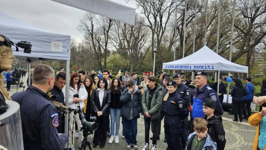 Jandarmi și elevi brașoveni, activități inedite în Parcul Carol I din București