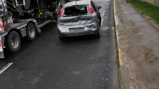 Accident între un TIR și un autoturism pe str. Făgărașului, la Ghimbav