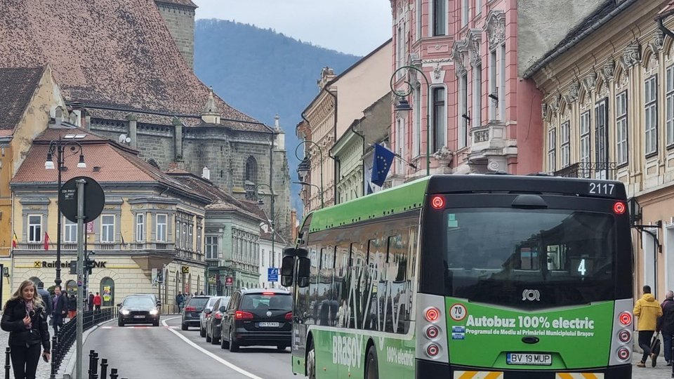 Duminică, vor circula mai multe autobuze RAT