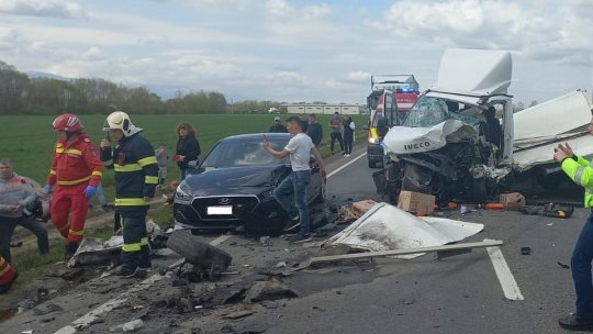 Trafic blocat pe DN1 între Olteț și Viștea de Jos. Accident între 3 autovehicule