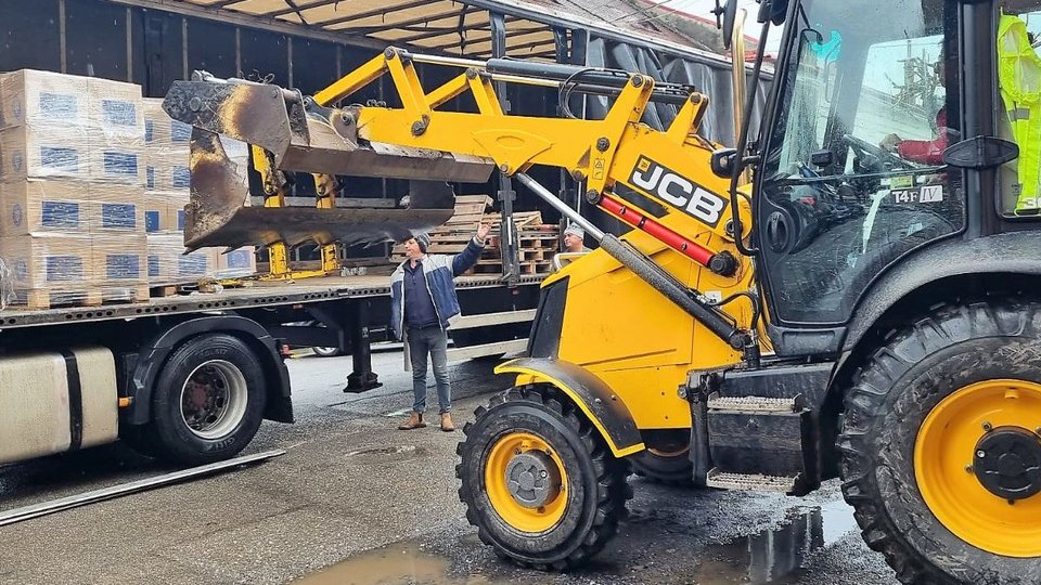 Peste 25.000 de pachete cu ajutoare alimentare distribuite UAT-urilor din Brașov
