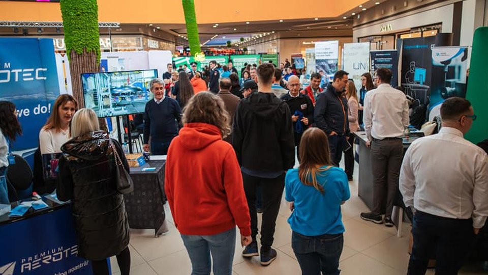 Peste 1000 de locuri de muncă, la Târgul de Cariere de la Brașov
